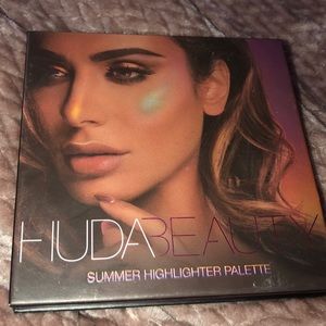 Huda Beauty Summer Highlighter Palette